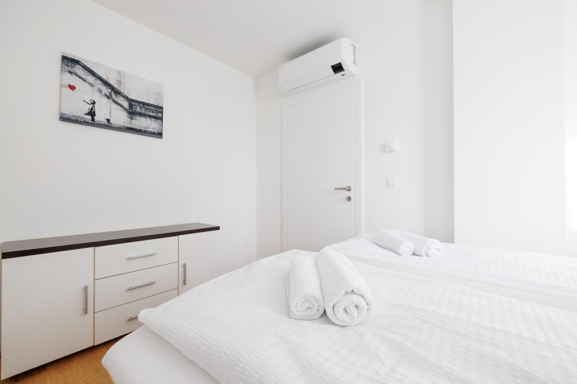 Symphony Apartments 38 - Modern Loft With Terrace And Grill In Central Location Viyana Dış mekan fotoğraf